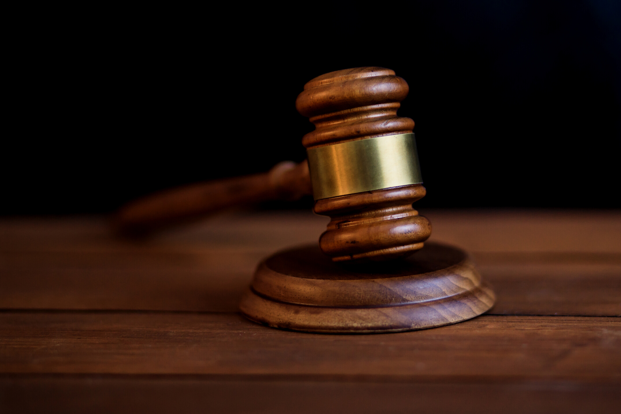 judge on table